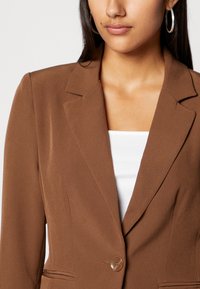 ONLY ONLSELMA ASTRID LIFE PLEAT  - Blazer - carafe