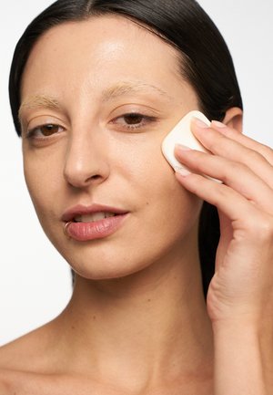 FULL COVERAGE BLURRING POWDER FOUNDATION - Meikkivoide - vanilla