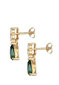 Boucles d'oreilles en or présentant une pierre précieuse verte triangulaire et deux pierres claires rondes au-dessus, avec un design en openwork géométrique sur le sertissage en or.