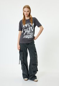 Koton - T-shirt z nadrukiem