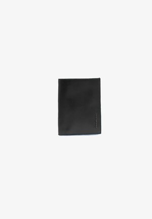 Portefeuille en cuir noir à texture lisse, de forme rectangulaire, avec des coutures discrètes. Présente un logo en creux sur le côté.