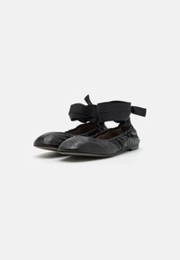 AllSaints ALIA  - Baleríny s páskem - black