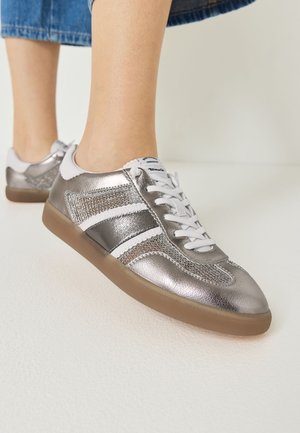 Tamaris, Baskets basses - platinum