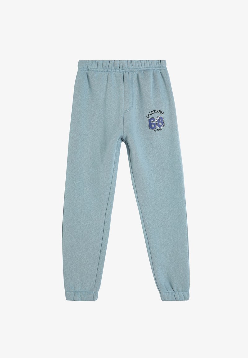 Lyseblå sweatpants med elastisk talje, manchetter ved anklerne og et trykt "California 68" logo på venstre lår. Blød stofstruktur.