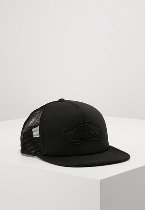 Czarna czapka z daszkiem Vans snapback z siateczkową tylną częścią, płaskim daszkiem i wyszywanym logo „Off The Wall” z przodu, umieszczona na białej powierzchni.