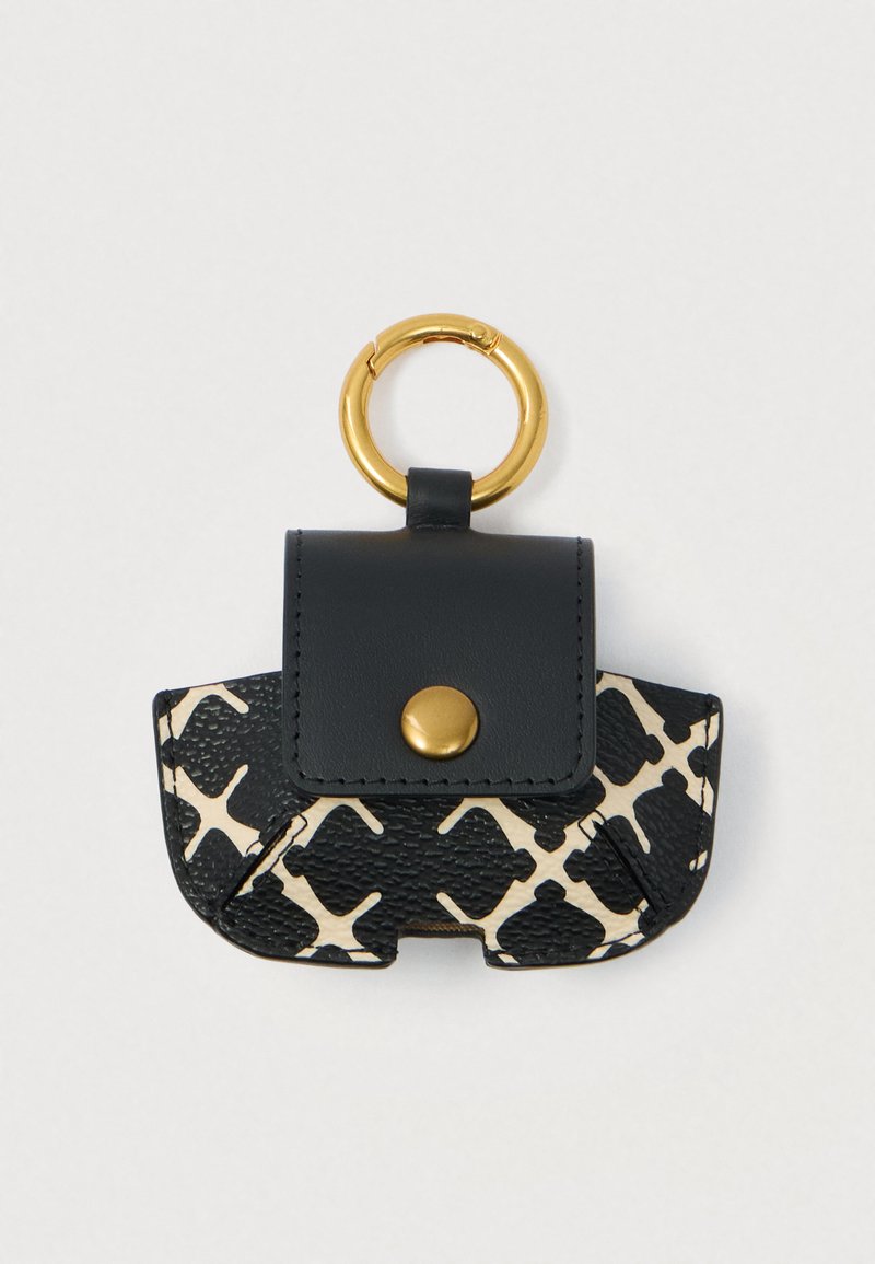 Pungă de chei din piele cu un model alb-negru, cu clapetă neagră și buton auriu, atașată la un inel de cheie rotund din aur.