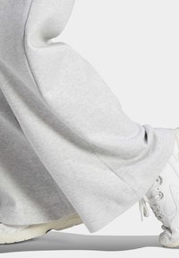 adidas Originals Teplákové kalhoty - light grey