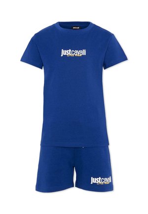 Completo composto da t-shirt blu a maniche corte e pantaloncini con logo "Just Cavalli Little Rogue" bianco e giallo stampato sul davanti.