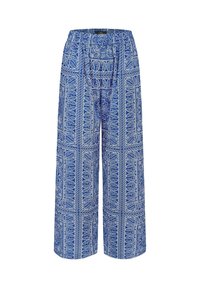 Niebieskie szerokie spodnie z białym, skomplikowanym wzorem paisley, elastycznym paskiem w talii oraz miękką fakturą materiału.