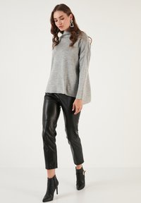 LELA LONG BACK COLLAR - Pulover - grey