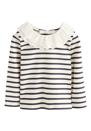 Dziecięca prążkowana koszulka z długim rękawem w czarno-białe poziome paski oraz z białym koronkowym falbankowym kołnierzykiem.