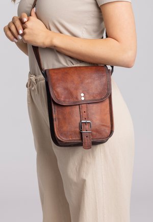 Dominic - Cross body bag - braun