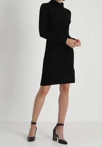 Zalando Essentials Pletené šaty - black