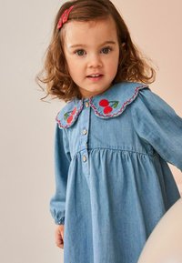 Next CHERRY EMBROIDERED - REGULAR FIT - Kasdienė suknelė - blue denim