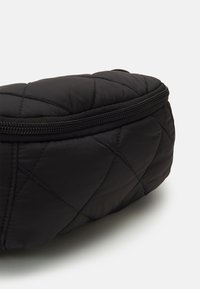 ONLY ONLDAPHNE QUILTED BUMBAG  - Torbica za okoli pasu - black