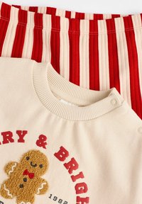 Next REGULAR FIT - CHRISTMAS COST AND JOGGERS SET - Housut - neutral gingerbread