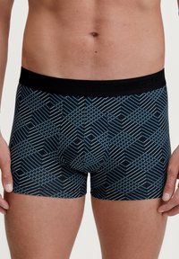 Heren boxershorts in zwart met een geometrisch blauw patroon, met een zachte elastische tailleband en een strakke pasvorm, gemaakt van rekbare stof.
