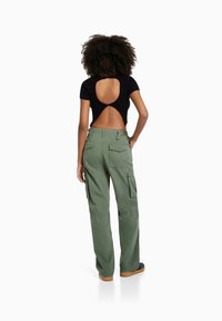 Bershka Kapsáče - khaki