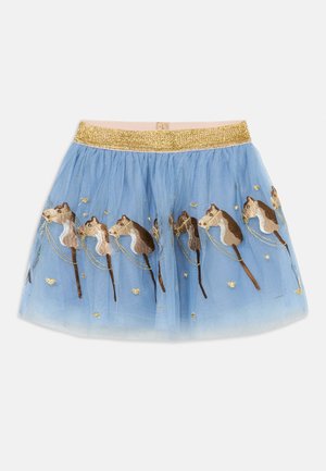 Blauwe tule rok met gouden elastische tailleband, versierd met geborduurde paardenkoppen op stokken en kleine gouden hartjes.