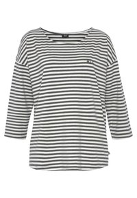 Gestreiftes graues und weißes Shirt mit 3/4-Ärmeln, featuring einen runden Ausschnitt und einem kleinen Logo-Detail auf der Brust. Aus weichem Baumwollstoff.