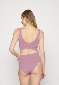 adidas Sportswear SCOOPED BRALETTE REMOVABLE COOKIES - Corpete - magic mauve
