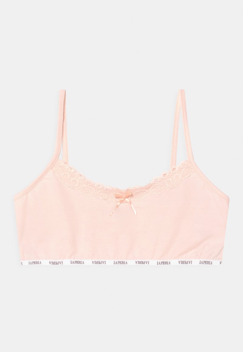 Bralette rosa com acabamento em renda na gola, tecido leve, alças ajustáveis e um pequeno laço na parte da frente. Logótipo "LA PERLA" na banda.