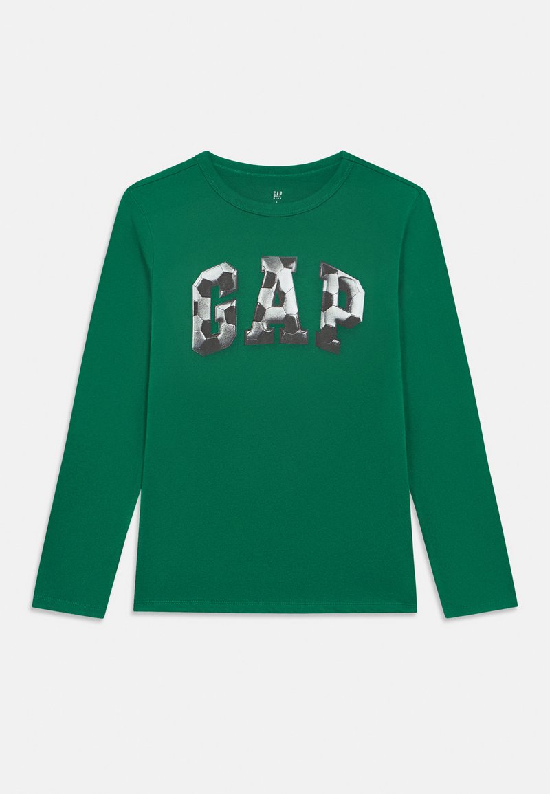 Zelena majica z dolgimi rokavi s teksturirano grafiko "GAP" v srebrni in črni barvi, z zaobljenim izrezom in mehkega bombažnega materiala.