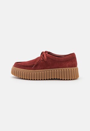 Sportieve veterschoenen - burnt orange denim