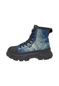 Stivali alla caviglia in denim blu con suole in gomma nere, punta rotonda e design con lacci caratterizzato da occhielli e un'ankle pad in gomma per supporto.
