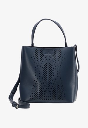 Sac à main en cuir marine avec un design perforé, une forme structurée, des poignées doubles et une bandoulière réglable. Texture lisse, matériel minimal.