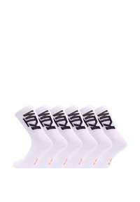 Ensemble de chaussettes en coton blanc, avec un design de logo noir sur la bordure, une finition texturée et des marquages de taille sur la semelle. Six paires exposées.