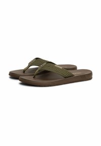Flip-flops med en olivengrøn vævet rem og brun sål. Remmen inkluderer diskret branding og en tekstureret footbed for komfort.