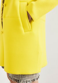 Taifun Abrigo corto - yellow