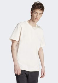 adidas Originals TREFOIL ESSENTIALS - T-shirts med print - white