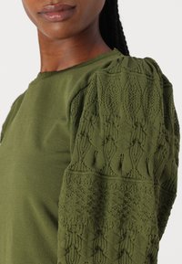 ONLY ONLMELITA O NECK - Jumper - winter moss