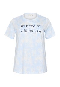 Hele sinine t-särk sidrunimustrites, lühikeste varrukate ja ümmarguse kaelusega. Tekst "vaja on vitamiini merd" tumedat sinist värvi.