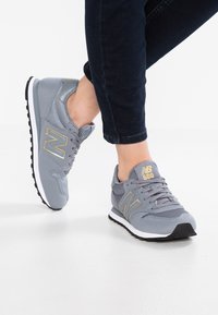 New Balance GW500 - Joggesko - grey/gold