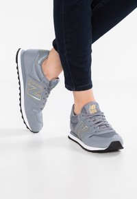 New Balance - GW500 - Zapatillas - grey/gold Imagen en miniatura 1