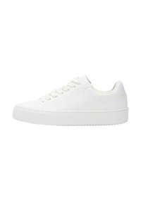 Sneaker bianco con lacci, realizzato in pelle liscia, con punta arrotondata e suola in gomma piatta. Design minimale con una sola tonalità.