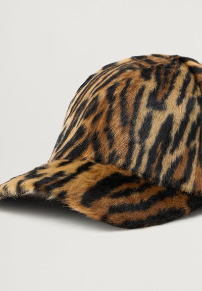Tehislikust karusnahast müts, millel on pruunide ja mustade tigeririba mustrid, kumer ääre ja pehme tekstuur.