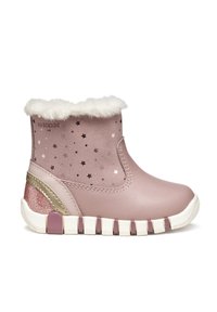 Botines rosas de cuero con un suave cuello de piel blanca. Presentan un patrón de estrellas, acentos dorados y una suela de goma con rayas rosas.