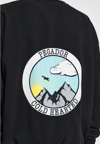 Pegador Felpa con zip - black