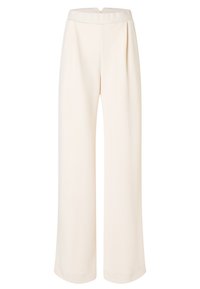 Wijde broekspijpen in een licht beige stof, met een hoge tailleband en subtiele plooien aan de voorkant. Gladde textuur zonder zichtbare patronen.