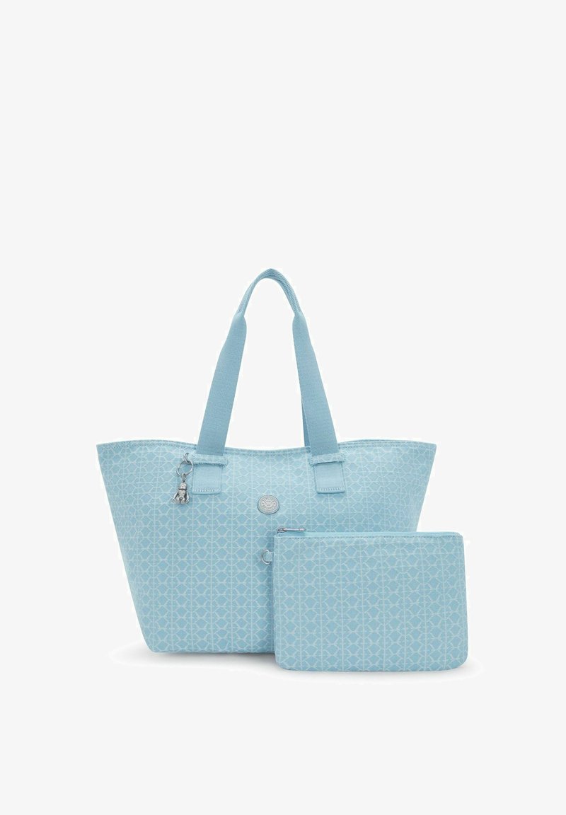 Vaaleansininen kangaskassi ja siihen sopiva vetoketjupussukka, joissa on geometrinen kuvio ja tuplat olkahihnat, valkoista taustaa vasten.