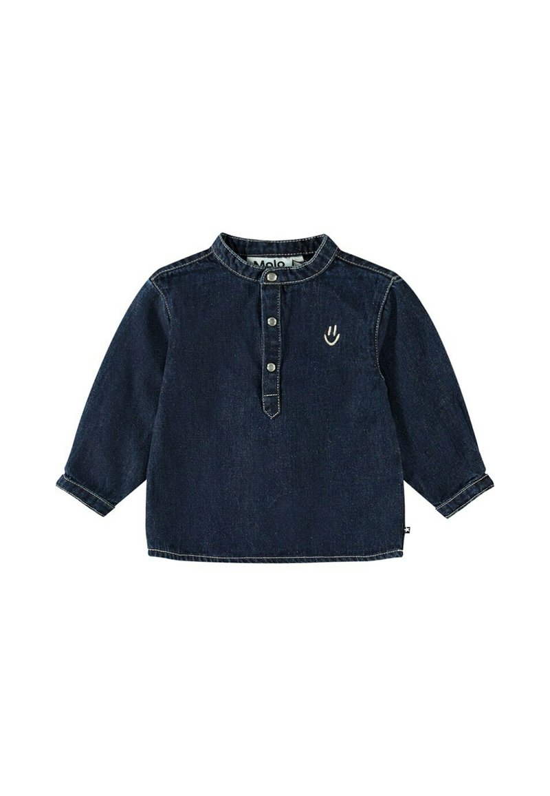 Tumman denim-kankaan pitkähihaisen paidan, jossa on pyöreä kaulus, nappilista ja pieni käden graafinen kuvitus rinnassa. Ominaisuuksina rento istuvuus.