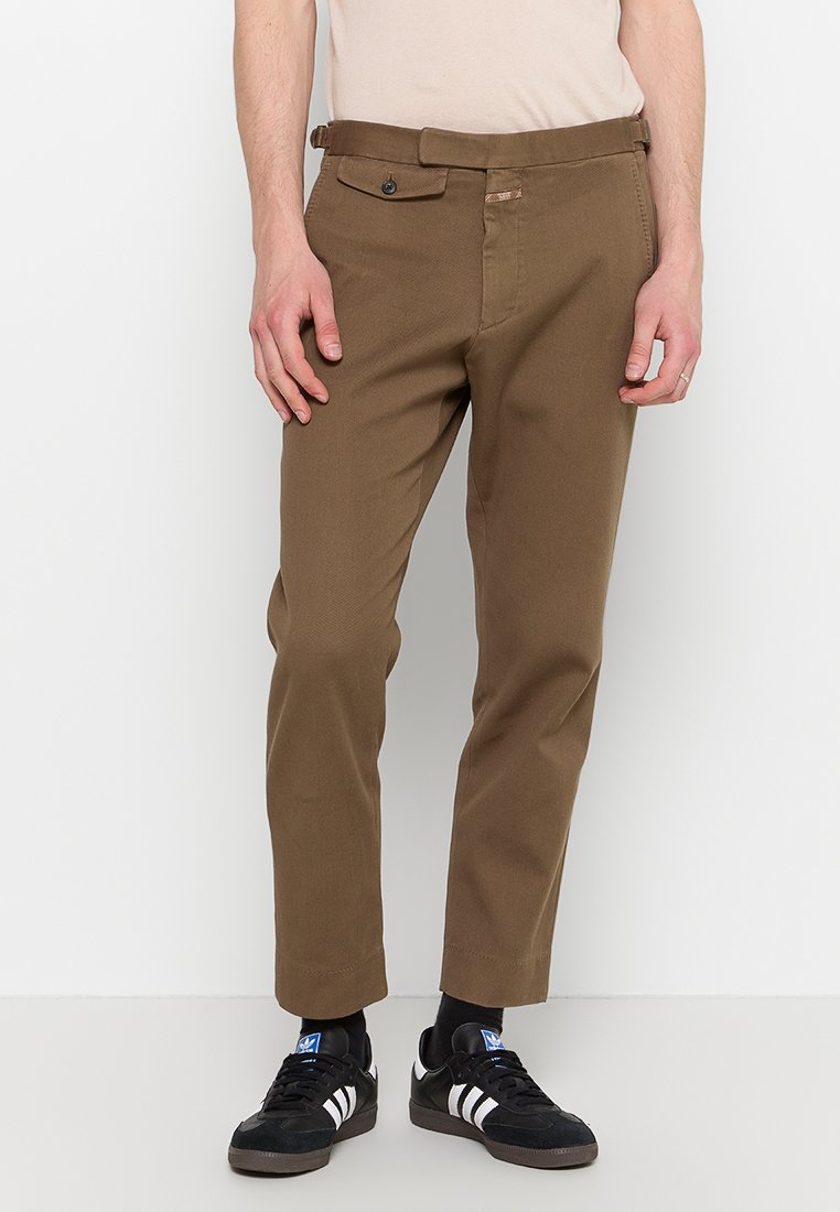 closed Chino bruin