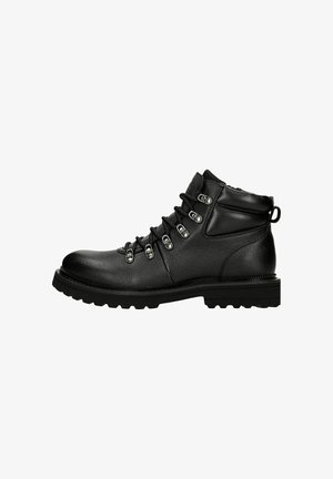 Bottines noires en cuir avec une finition texturée, œillets en métal et design à lacets. Semelle en caoutchouc et col rembourré pour le confort.