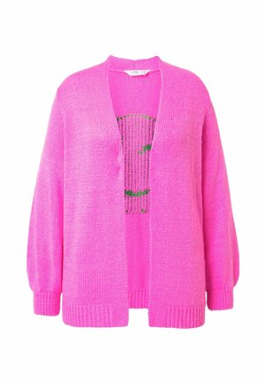 Rosa gestrickte Strickjacke mit offener Vorderseite, langen Ärmeln und gerippten Bündchen. Verfügt über einen Mesh-Bereich, der ein grünes Smiley-Gesicht zeigt.