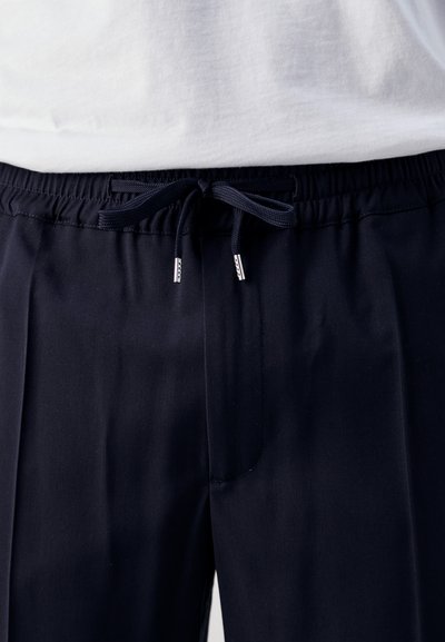 sandro ALPHA - Pantalones chinos - marine