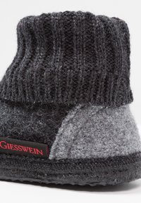 Giesswein Tofflor & inneskor - dark grey